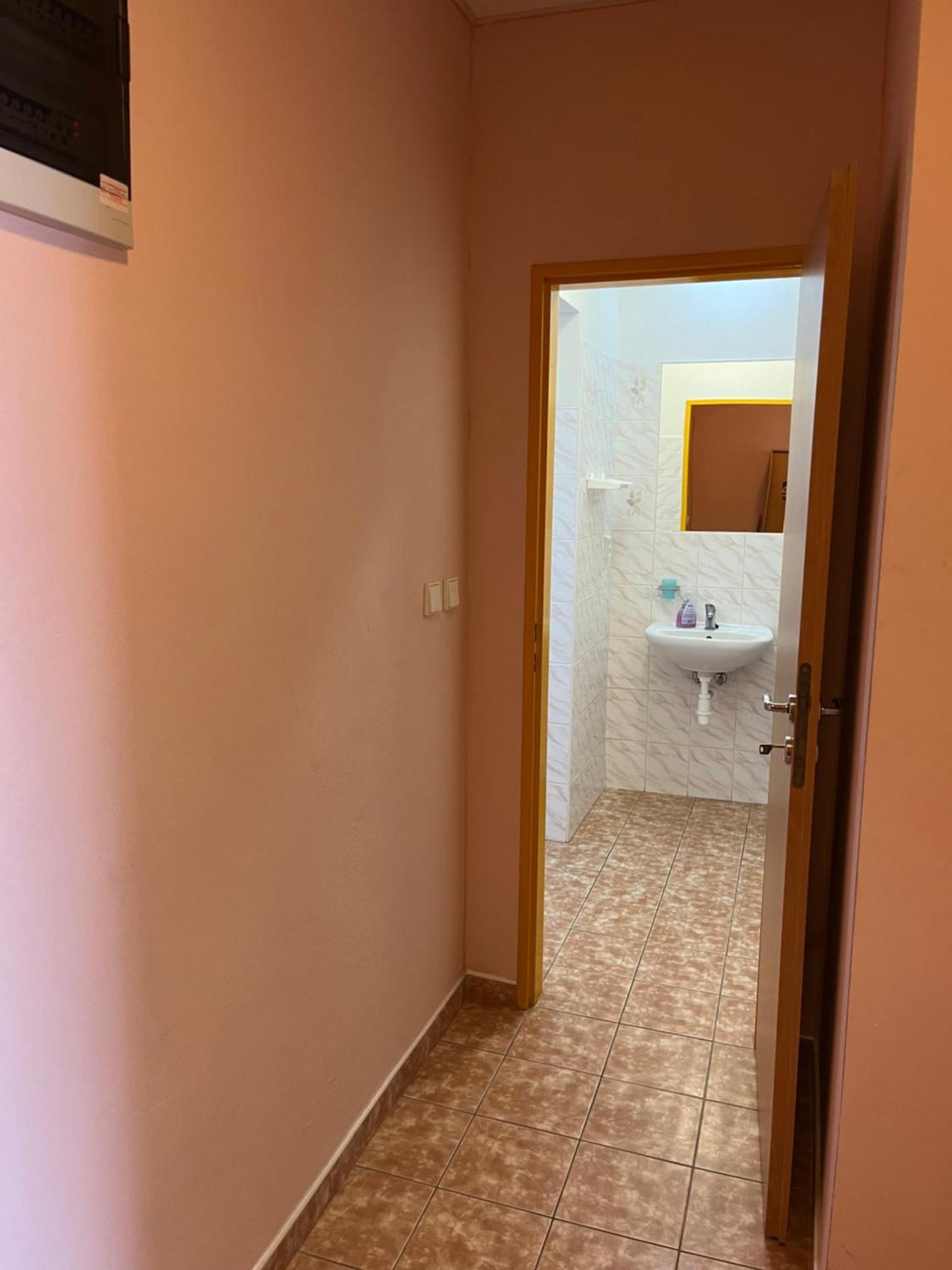 Apartmanovy Dum Obecna Skola Svetlik Exterior foto