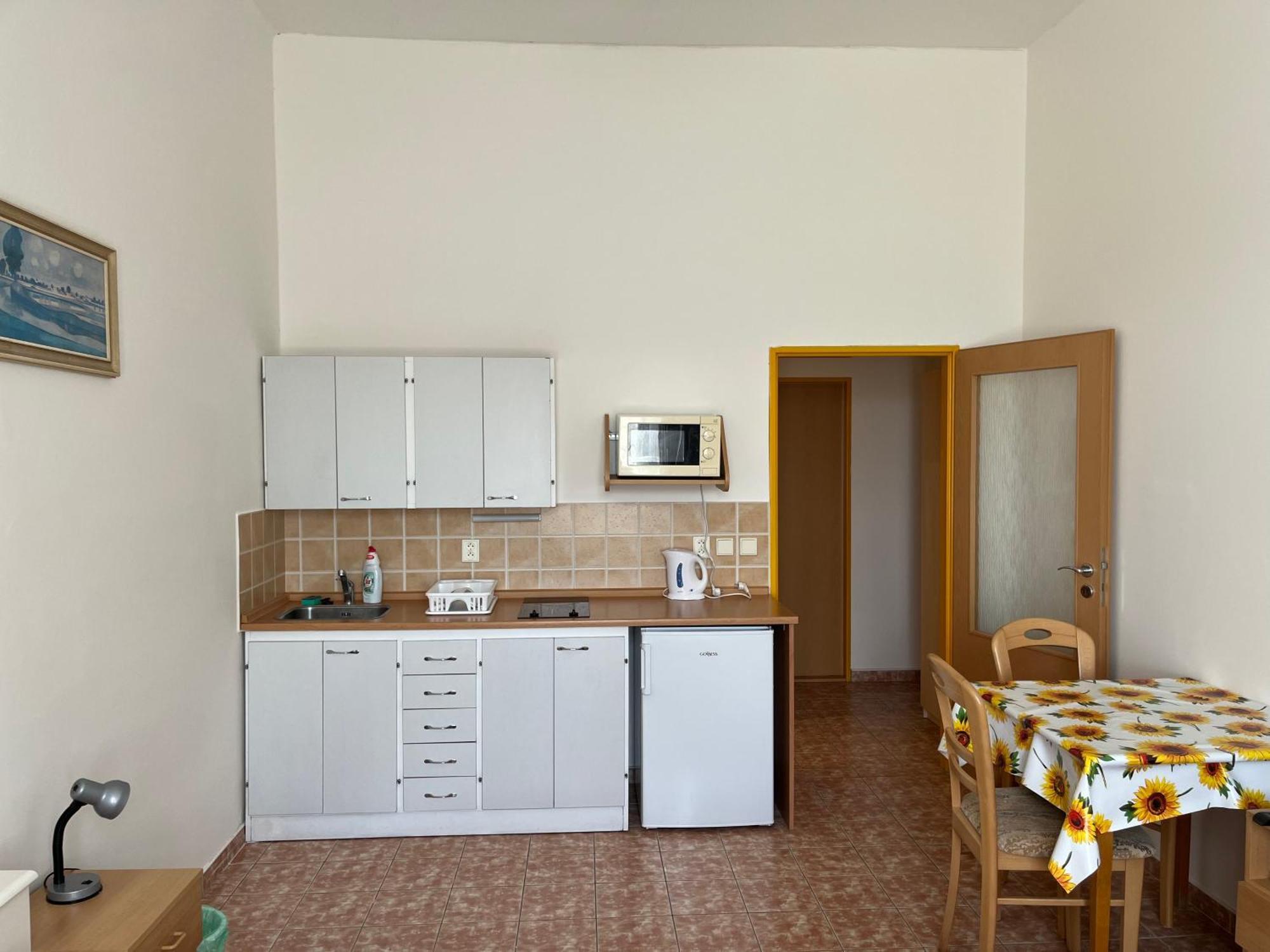 Apartmanovy Dum Obecna Skola Svetlik Exterior foto