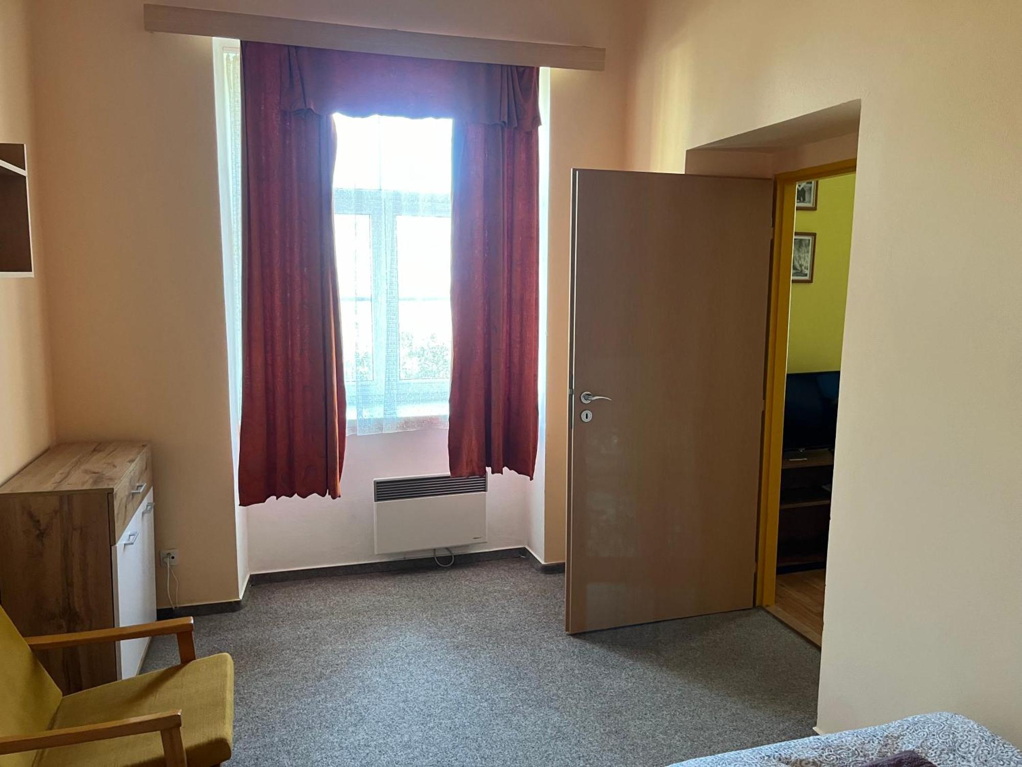 Apartmanovy Dum Obecna Skola Svetlik Exterior foto