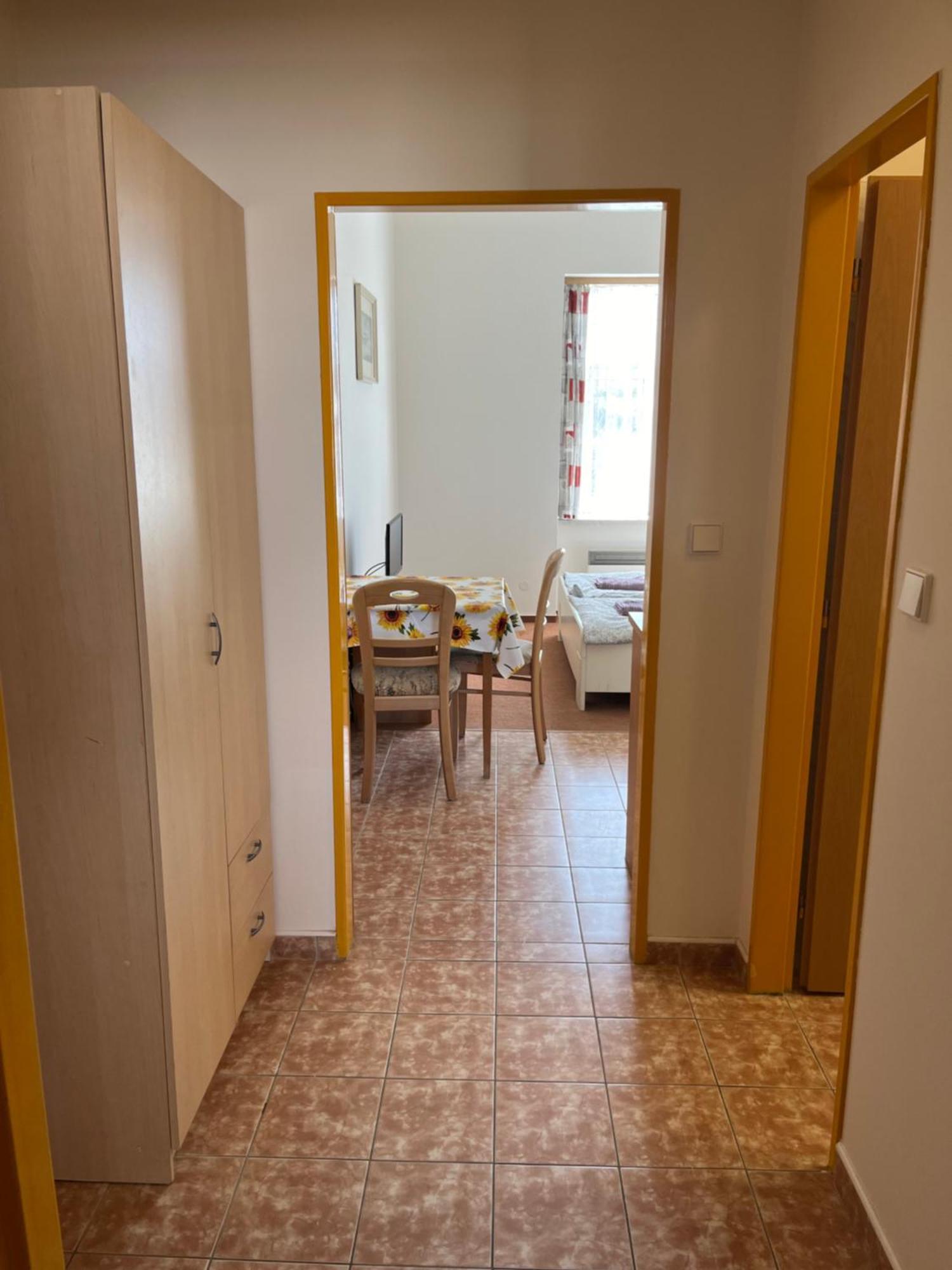 Apartmanovy Dum Obecna Skola Svetlik Exterior foto