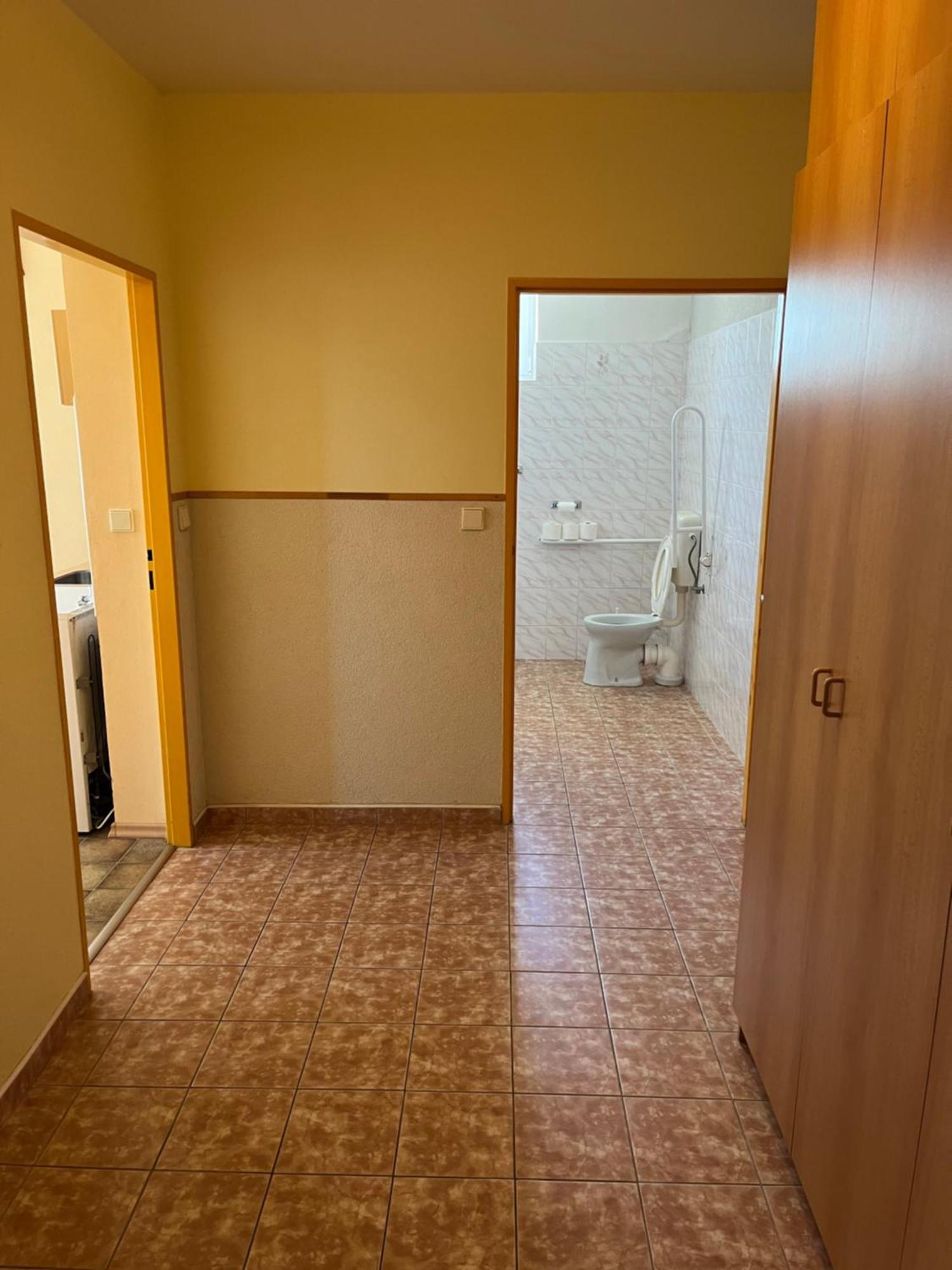 Apartmanovy Dum Obecna Skola Svetlik Exterior foto